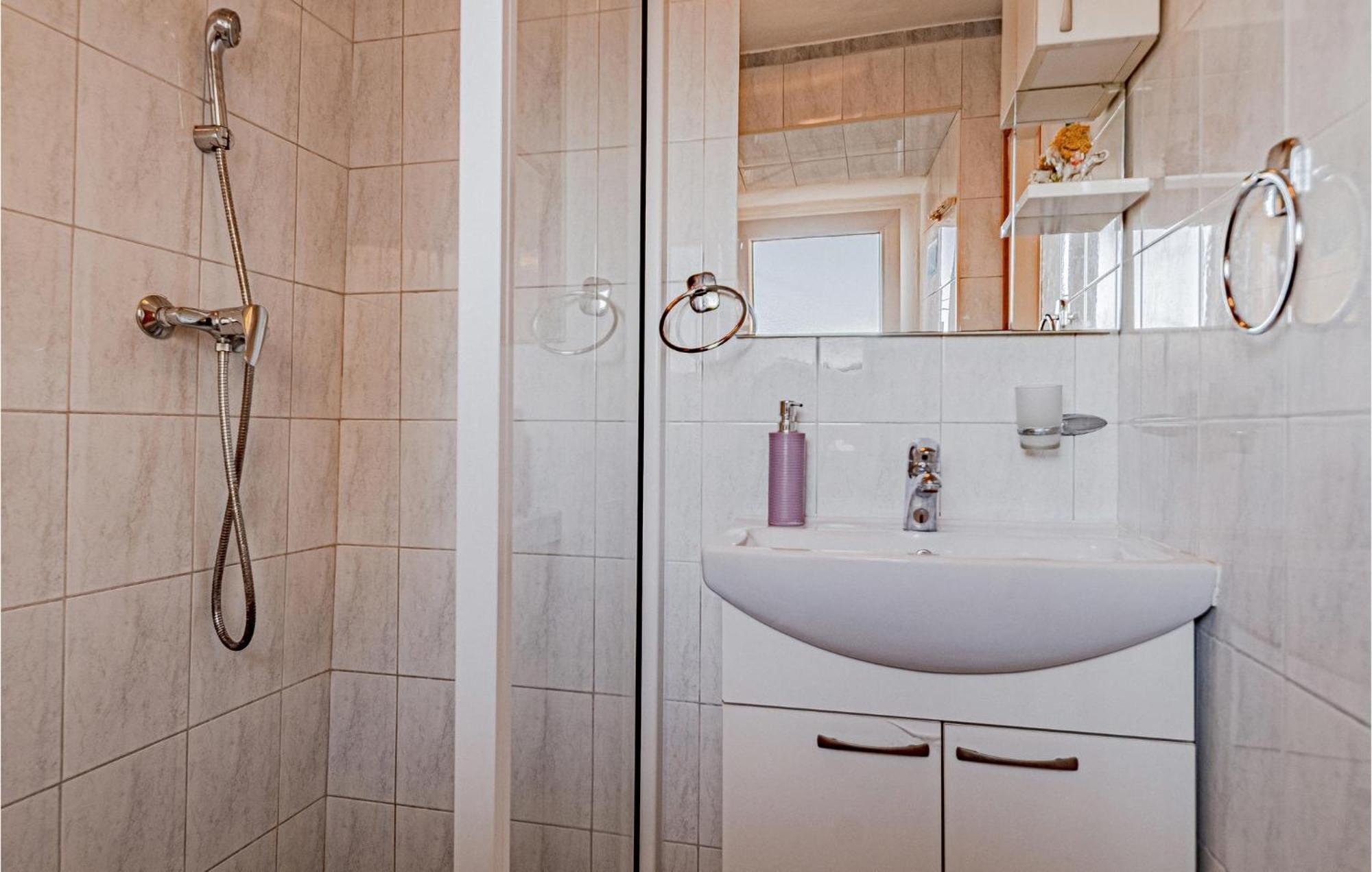 Stunning Apartment In Racisce With Wifi Extérieur photo